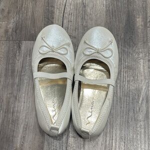 Girls' Metallic Cream Ballet Flats with Elastic Strap